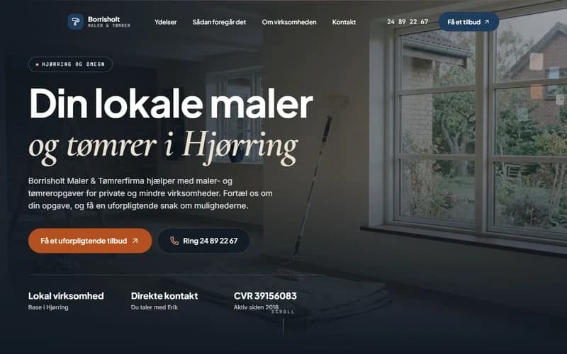 Skærmbillede af øverste del af forsiden på et hjemmesideudkast til maler & tømrer. Mørk flade med foto af vindue og rum, sans-overskrift med kursiv serif og orange knapper.